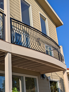 Deck spindles installed on curved exterior balcony railing