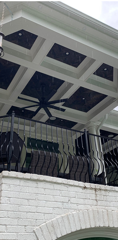 Deck railing balusters installed on curved exterior balcony